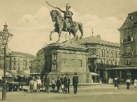 Trg bana Jelačića oko 1915. godine. Spomenik banu